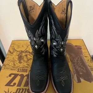 Black Western Boots with Silver/White Stitching